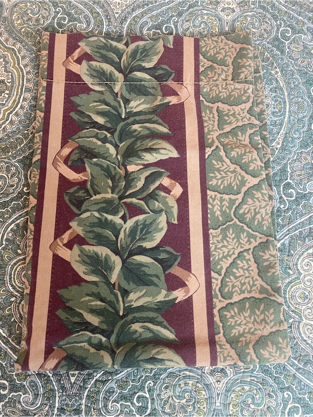 Canon Green and Burgundy Leaf-Pattern Dayton Hudson Berevo Queen Pillowcase 1